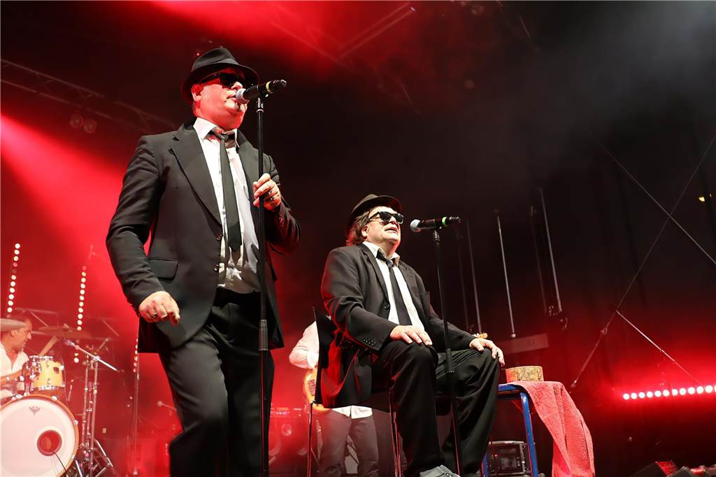 Die Besucher beim Red Balloon Festival genossen am Eröffnungsabend (2.8.) die gute Stimmung und den Mix unterschiedlicher Musikrichtungen.