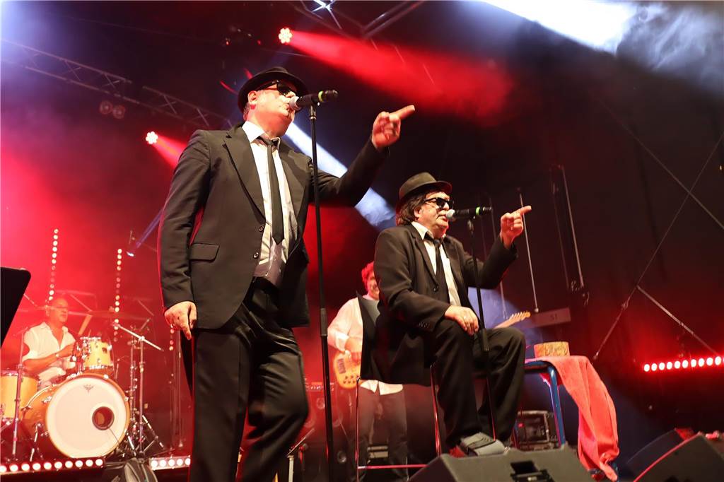 Die Besucher beim Red Balloon Festival genossen am Eröffnungsabend (2.8.) die gute Stimmung und den Mix unterschiedlicher Musikrichtungen.