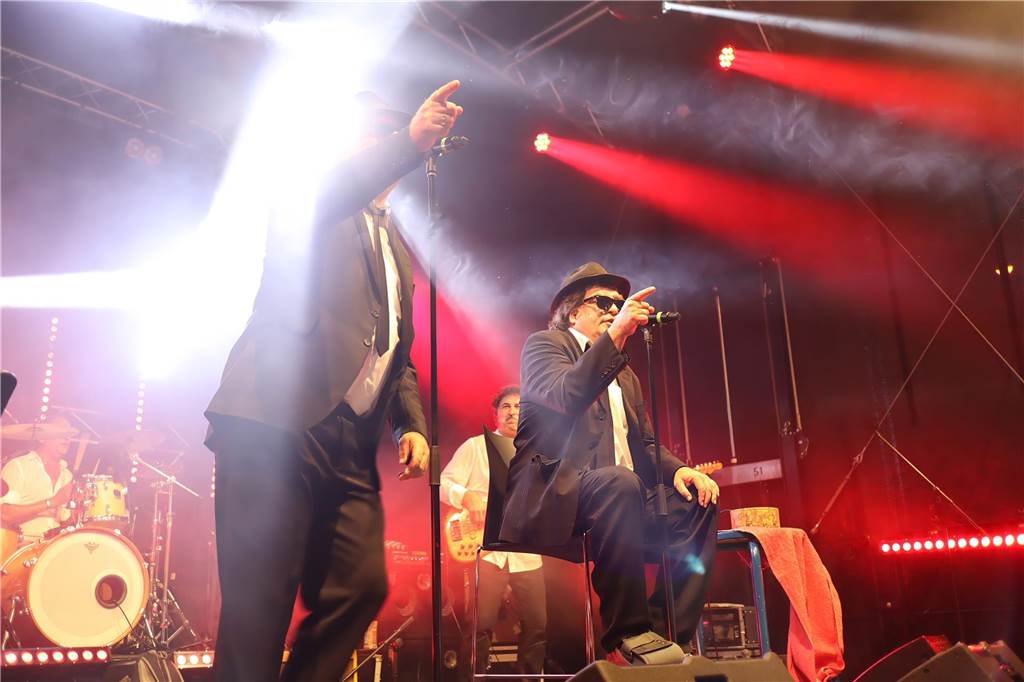 Die Besucher beim Red Balloon Festival genossen am Eröffnungsabend (2.8.) die gute Stimmung und den Mix unterschiedlicher Musikrichtungen.