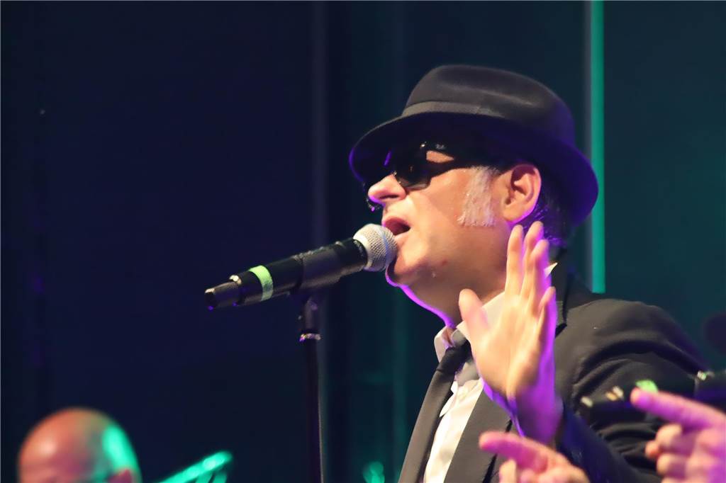 Die Besucher beim Red Balloon Festival genossen am Eröffnungsabend (2.8.) die gute Stimmung und den Mix unterschiedlicher Musikrichtungen.