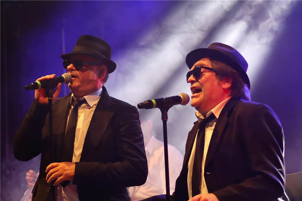 Die Besucher beim Red Balloon Festival genossen am Eröffnungsabend (2.8.) die gute Stimmung und den Mix unterschiedlicher Musikrichtungen.