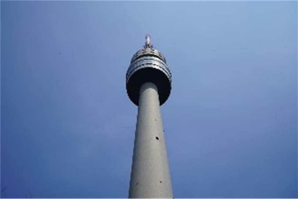 Frühling in Dortmund: Unsere Freizeittipps für sonniges Wetter Die Besucherplattform am Florianturm öffnet wieder - der Blick über Dortmund lohnt sich.