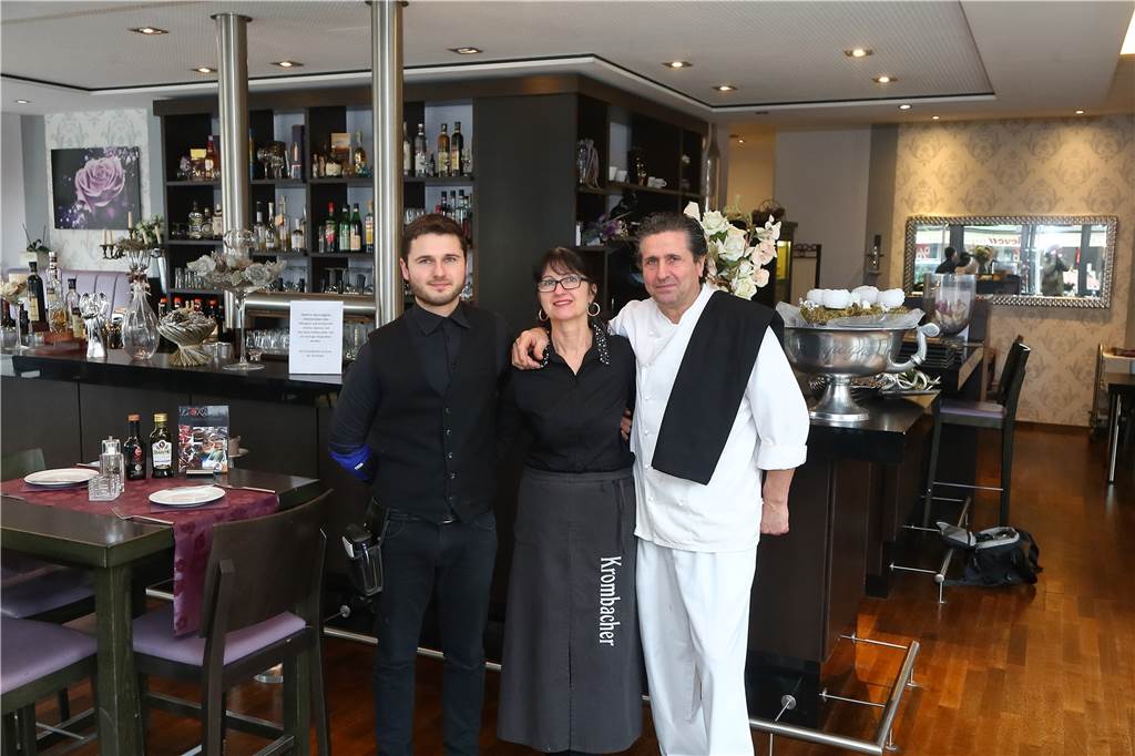 Wunderbar italienische Küche (fast) direkt vor der Haustür Die Betreiber des Ristorante La Rosa: Carmelo, Cosima und Cosimo Pugliese (v.l.).