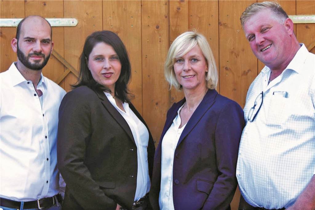 Königlich speisen mit Spezialitäten vom Bürener Landgut Ritter Sebastian Ritter (v.l.), Anne Ritter, Anne Ritter und Matthias Ritter.