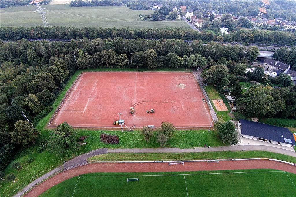 Geldsegen aus Düsseldorf: Freibad und Sportanlage im Westen sind dabei Die Betriebssportanlage am Wischlinger Weg hat Priorität 5 und 6, ob es mit der Förderung in der ersten Runde klappt, ist also noch fraglich.