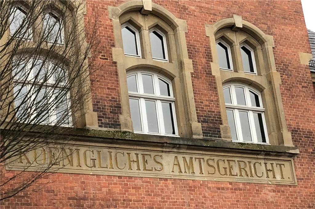 Amtsgericht Schwerte: Verhandlungsräume digitaler und Video-Konferenzen mit Rechtsanwälten Die Bezeichnung „Königliches Amtsgericht“ ziert in großen Lettern das denkmalgeschützte Gerichtsgebäude aus dem Jahr 1899 an der Hagener Straße.