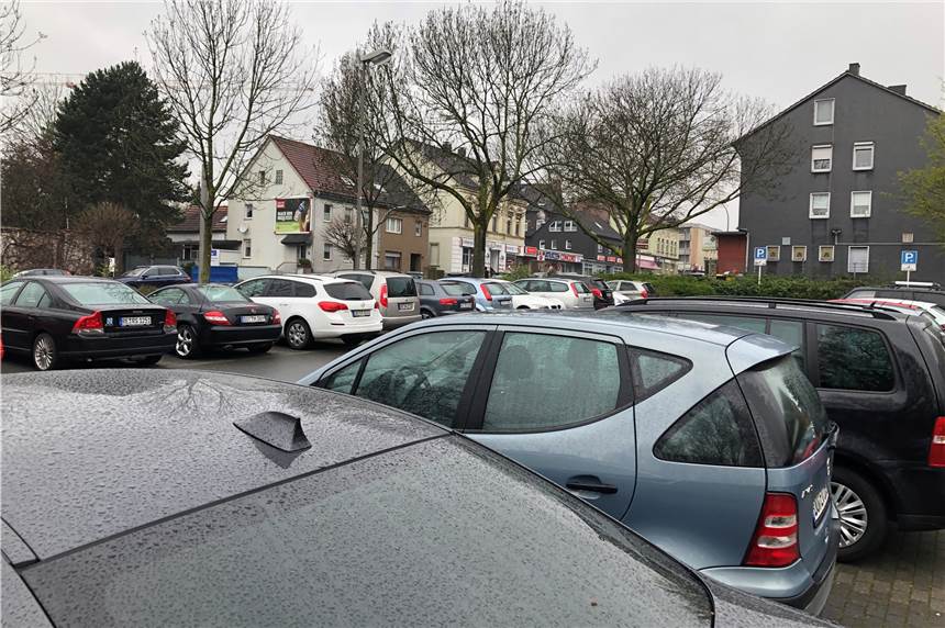 Keine Bebauung auf Kirchlinder Parkplatz und Sanierung der Revierstraße Die Bezirksvertretung Huckarde will den Parkplatz am Bärenbruch in ihrer nächsten Sitzung langfristig sichern.