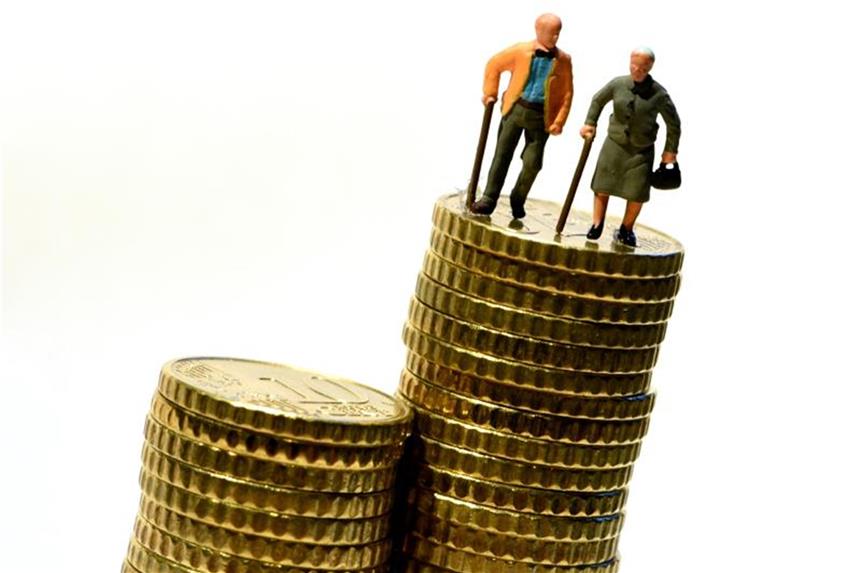 Renten steigen um mehr als drei Prozent Die Bezüge für die rund 21 Millionen Rentner sollen zum 1. Juli im Westen um 3,22 Prozent und im Osten um 3,37 Prozent steigen. Foto: Ralf Hirschberger