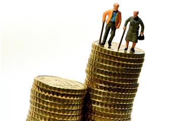 Die Bezüge für die rund 21 Millionen Rentner sollen zum 1. Juli im Westen um 3,22 Prozent und im Osten um 3,37 Prozent steigen. Foto: Ralf Hirschberger