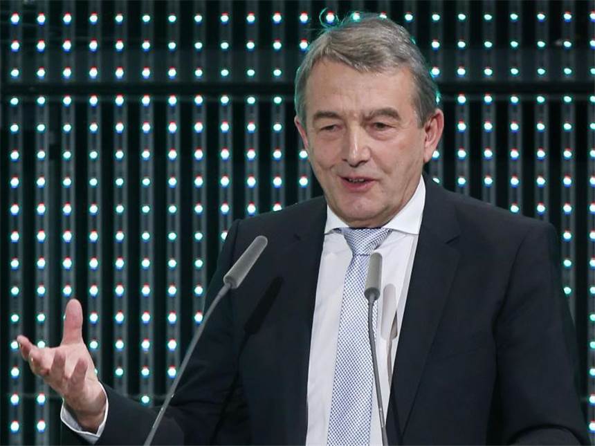 Niersbach-Bezüge: FIFA-Kontrolleur attackiert DFB Die Bezüge von Wolfgang Niersbach hält der DFB verschlossen. Foto: Malte Christians