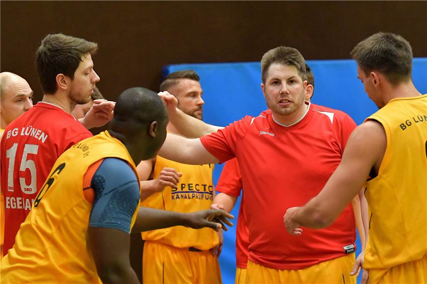 BG Lünen gehen am Ende die Kräfte aus Die BG Lünen, hier mit Trainer Stefan Jantoss, unterlag am Sonntag dem SVD Dortmund.