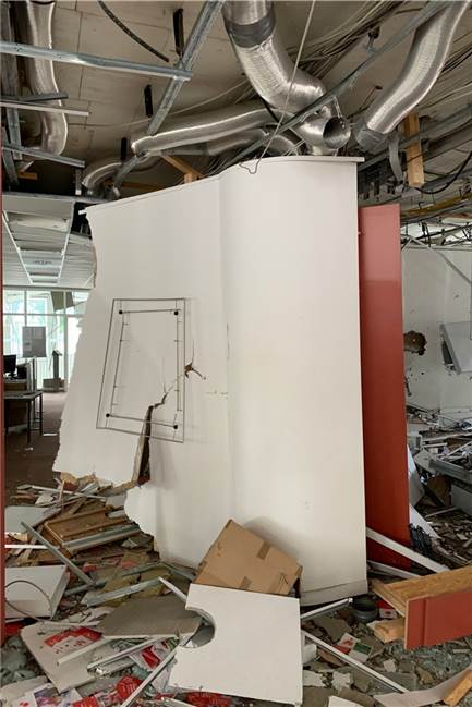 Gesprengte Geldautomaten: So ist der Stand bei der Filiale in Lünen-Süd Die Bilder aus dem Inneren der Filiale zeigen, welche Kraft die Sprengungen gehabt haben müssen.