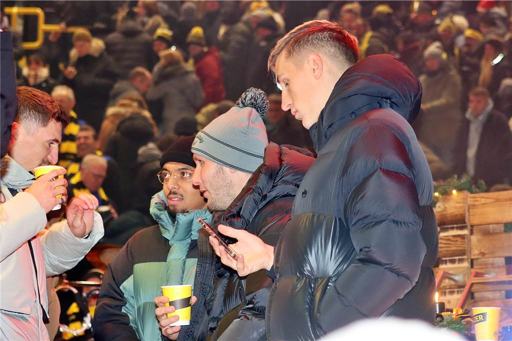 Die Bilder des BVB-Weihnachtssingens im Signal Iduna Park.