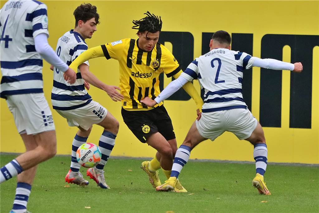Die Bilder des Heimspiels der BVB-U19 gegen den MSV Duisburg.
