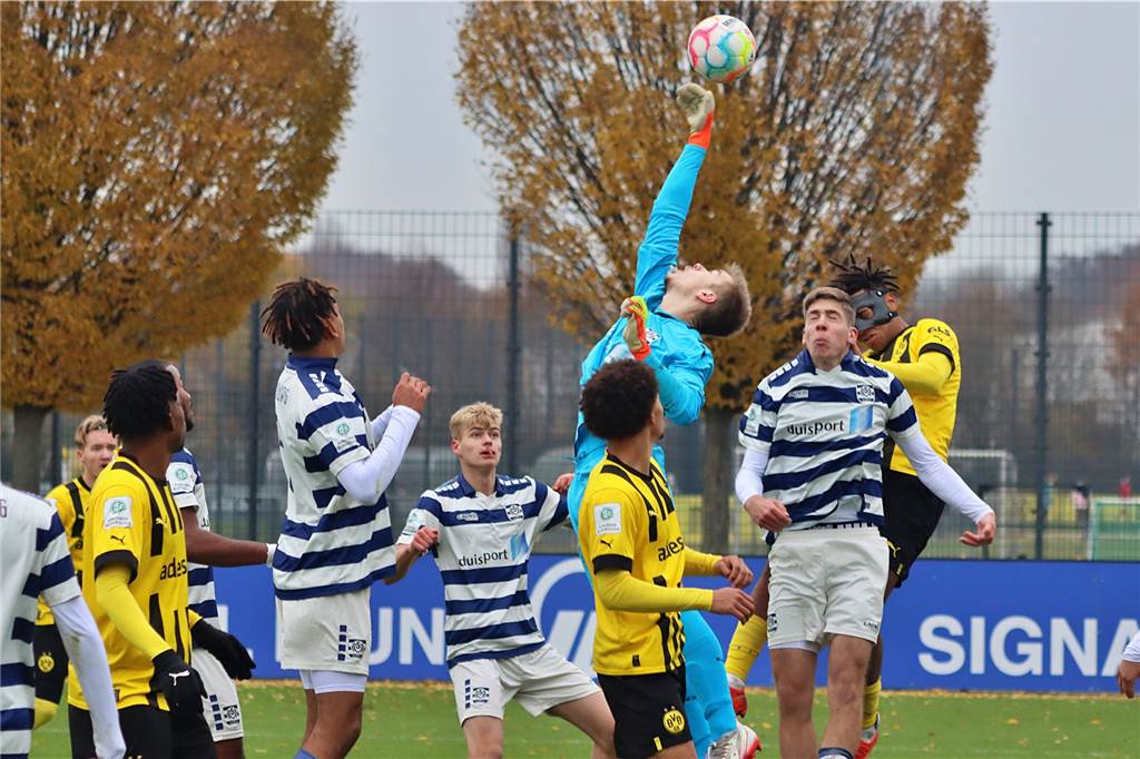 Die Bilder des Heimspiels der BVB-U19 gegen den MSV Duisburg.