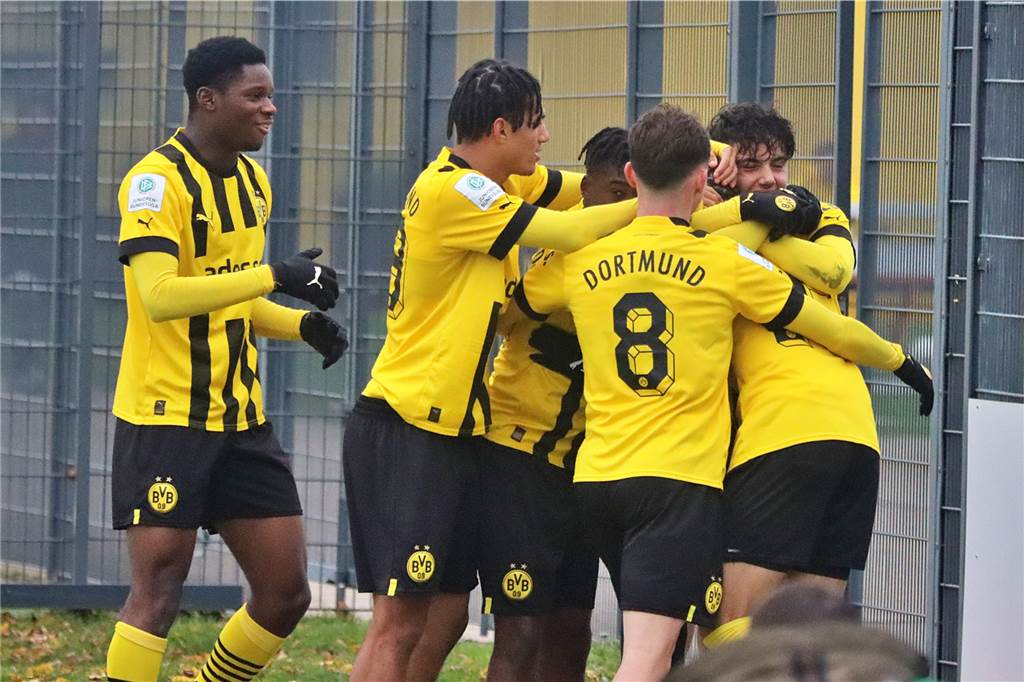 Die Bilder des Heimspiels der BVB-U19 gegen den MSV Duisburg.