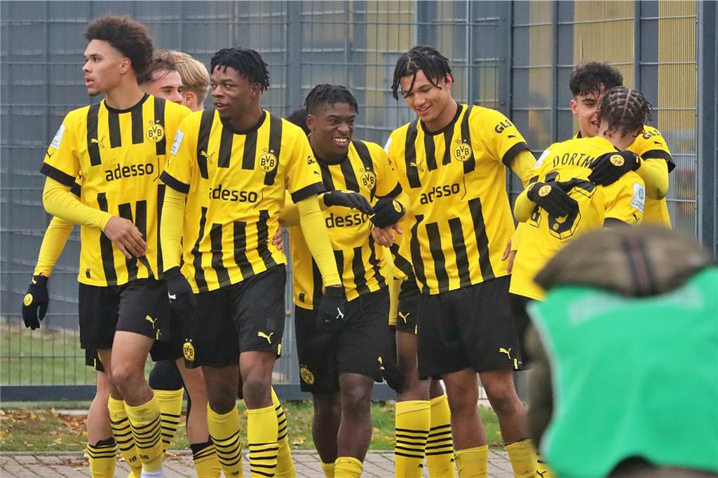 Die Bilder des Heimspiels der BVB-U19 gegen den MSV Duisburg.