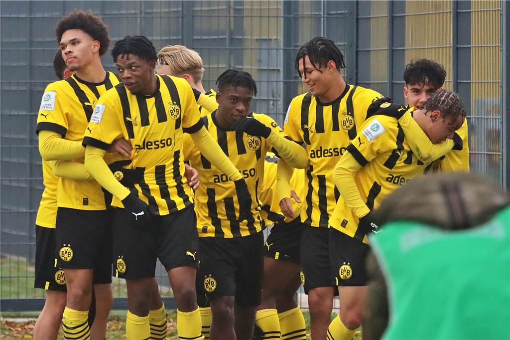 Die Bilder des Heimspiels der BVB-U19 gegen den MSV Duisburg.