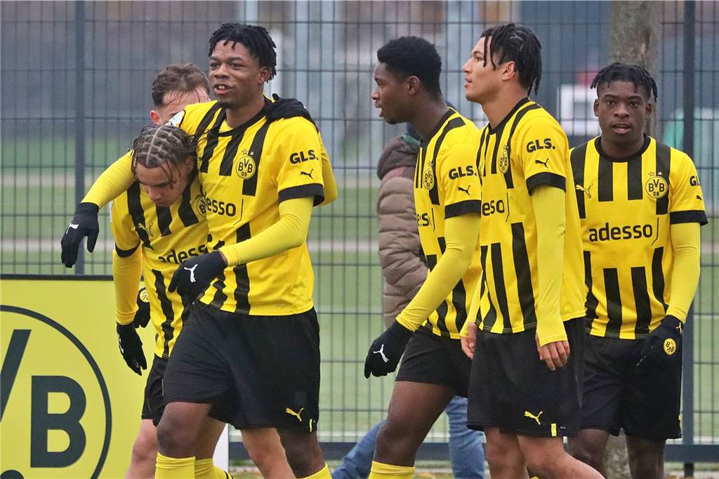 Die Bilder des Heimspiels der BVB-U19 gegen den MSV Duisburg.