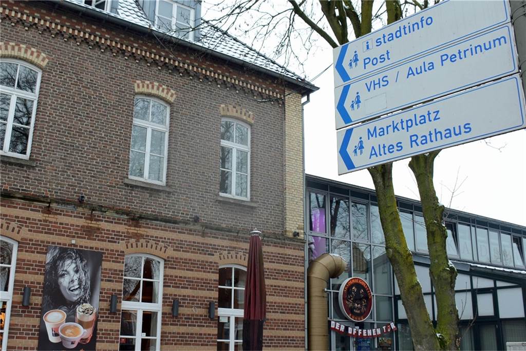 Neue Hinweisschilder in Dorstener City auf die lange Bank geschoben Die bisherigen Hinweisschilder sind längst entfernt.