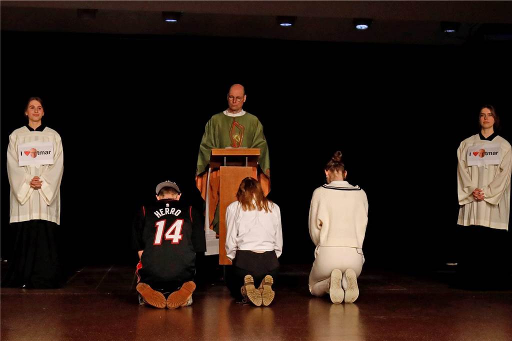 Drei Jahre Corona-Pause: Traditionelle Schulshow „Abi on Stage“ zurück Die Bistumsschule zeigt sich selbstironisch - und so wird statt einer einfachen Entschuldigung tiefe Buße getan.