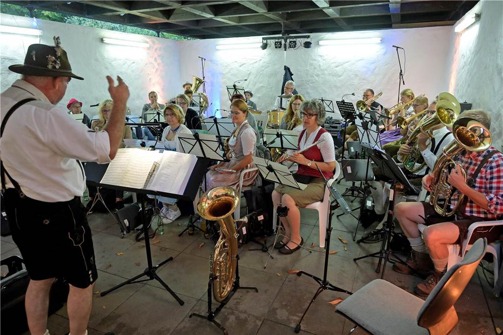 Oktoberfest im Kloster: Mönche bestellen gutes Wetter für 8. und 9. September Die Blaskapelle Schwartländer sorgt für den passenden Oktoberfest-Ton.