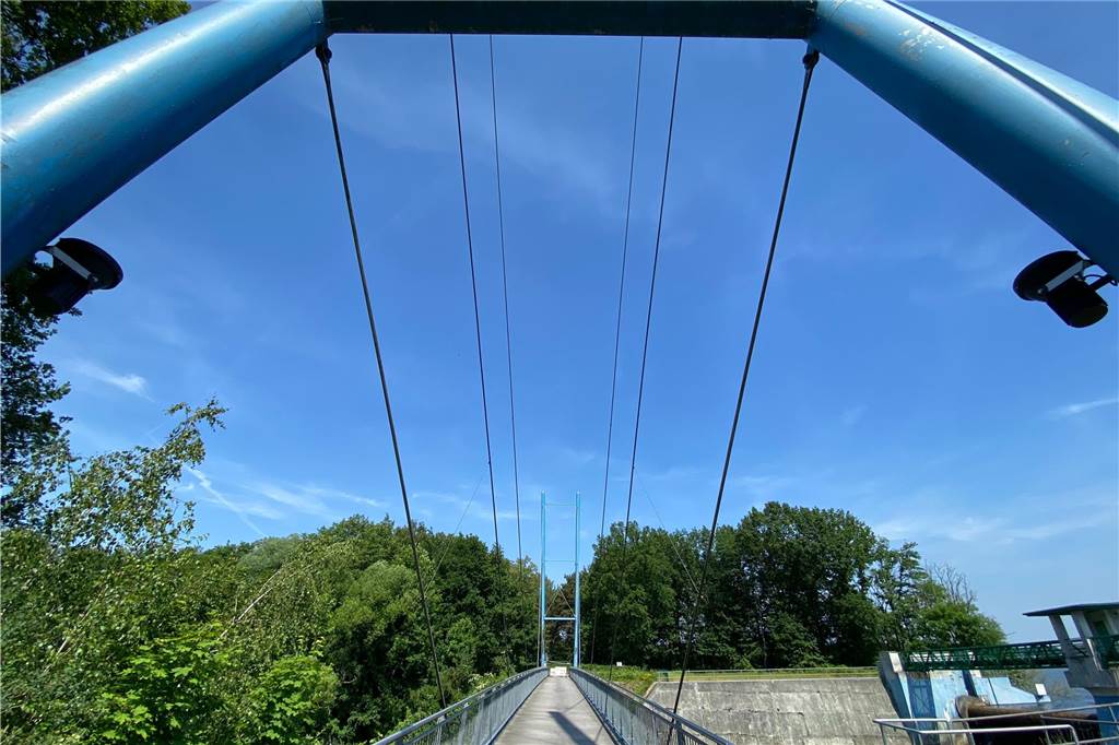 Die Blaue Brücke am Walzenwehr bot auch fotografisch interresante Perspektiven.