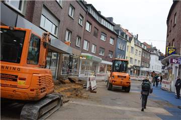 Die blauen Laufteppiche, wie hier rechts im Bild, mussten entfernt werden.