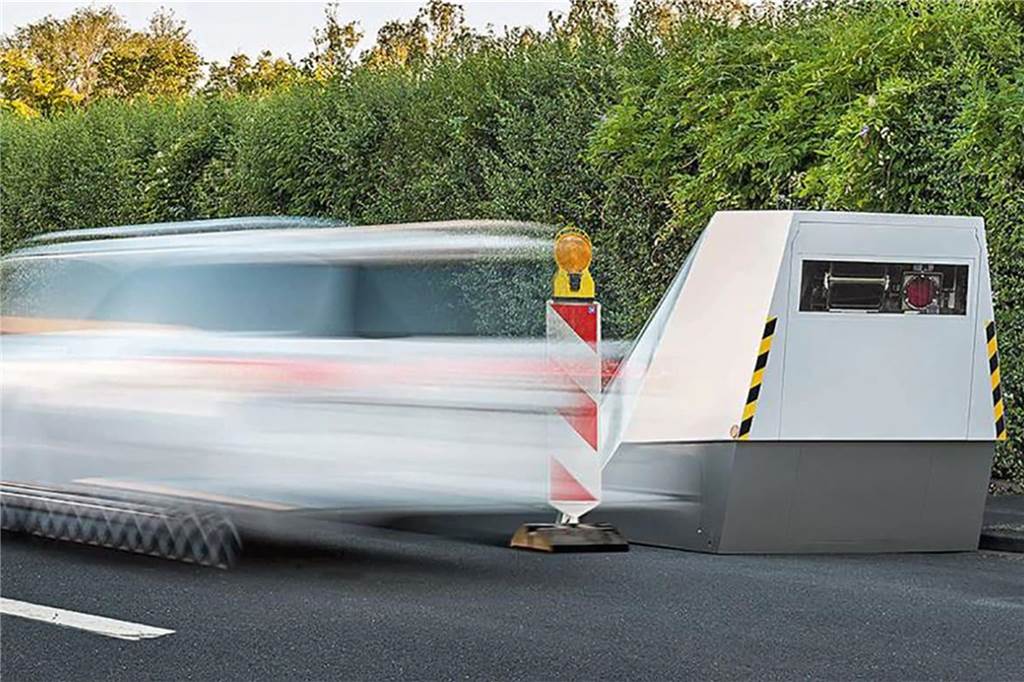 Kreis Unna setzt im Kampf gegen Raser auf den Blitzer-Panzer Die Blitzer-Fahrzeuge des Kreises, erkennen einige schon aus der Entfernung. So sieht der neue Blitzer Anhänger von vorne aus.