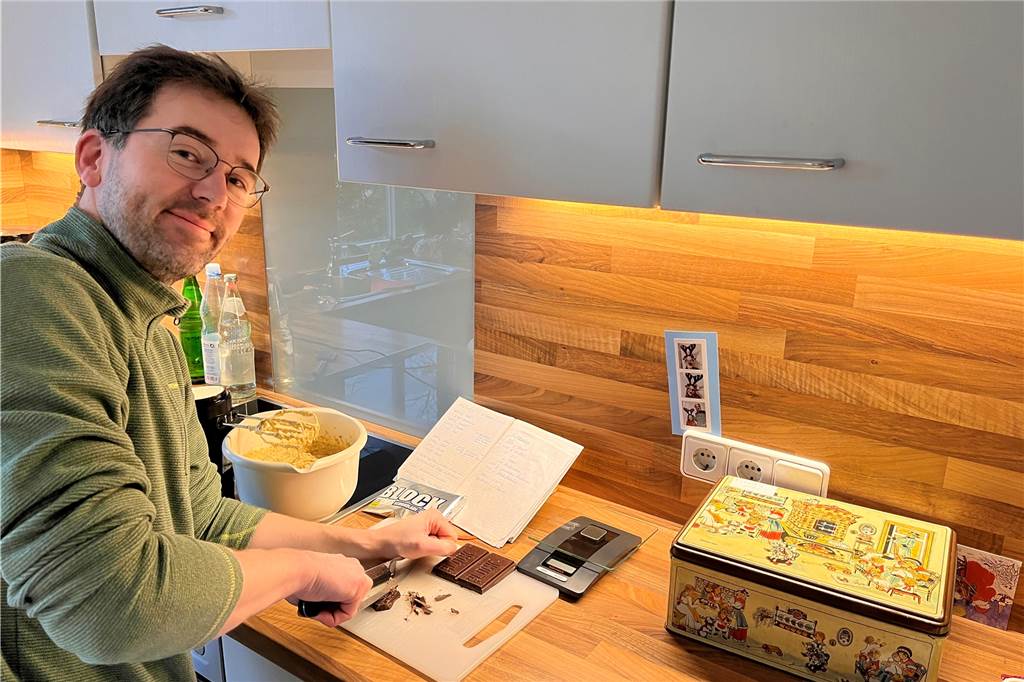 Einfach, schnell, lecker: Der perfekte Familienkuchen braucht dicke Schokostücke Rezept Schoko-Nusskuchen Thomas Raulf
