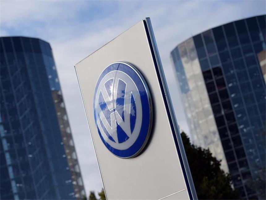 VW-Präsidium kann Bonus-Streit nicht lösen Die Boni sind ein sehr heikles Thema für den kriselnden Konzern. Die Höhe und ein möglicher freiwilliger Verzicht haben im Strudel des Abgas-Skandals auch große öffentliche Signalwirkung. Foto: Rainer Jensen/Archiv