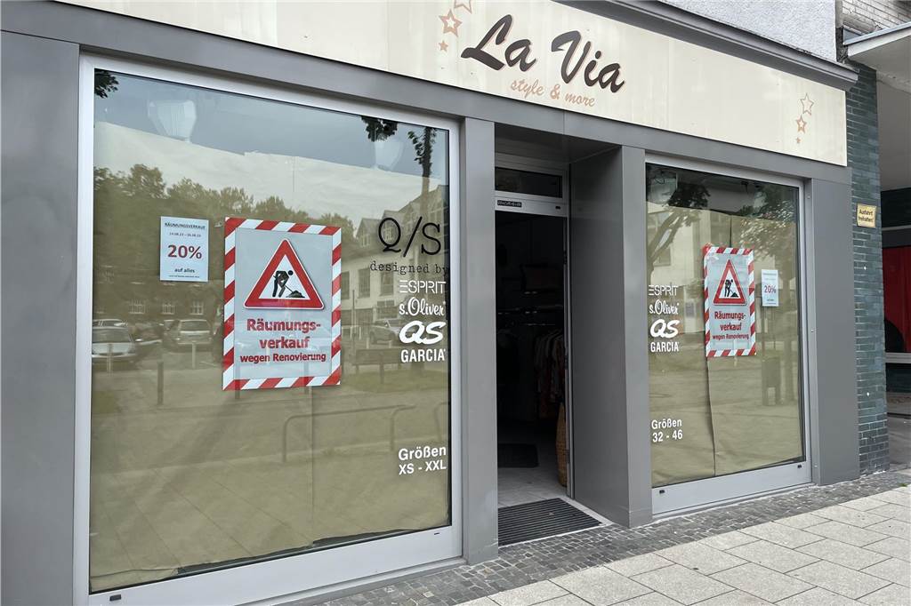 Räumungsverkauf bei La Via: Betreiberin ärgert hartnäckiges Gerücht In der Boutique "La Via" von Birgit Schachtsieck in Dortmund-Mengede läuft seit einigen Tagen ein Räumungsverkauf.