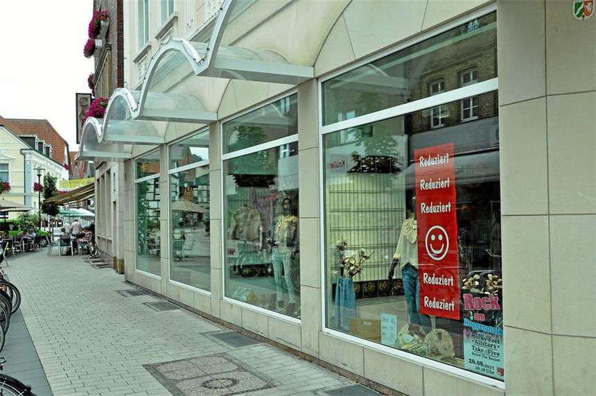 Designer-Boutique vorübergehend geschlossen Die Boutique "Royal Lion VIP" hat derzeit wegen eines Mitarbeiterengpasses geschlossen.