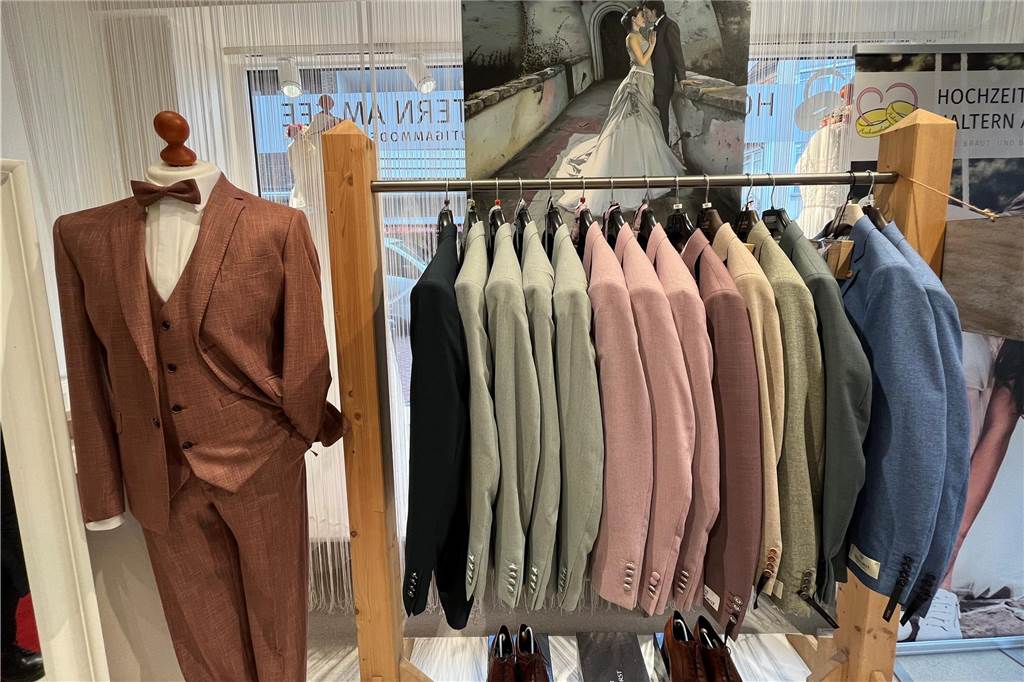 Halterner Hochzeitshaus über die Trends der Saison Bunte Anzüge