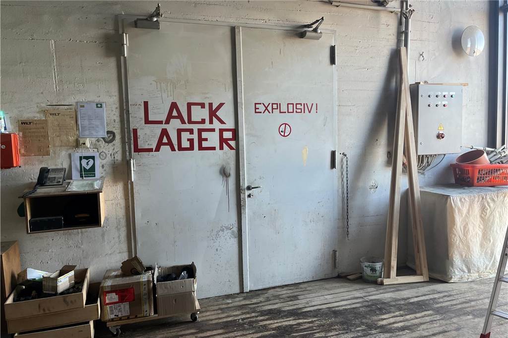 WLT-Leitung nach dem Feuer im Malersaal: Das trifft uns ins Mark Brandschutztüren zur Schreinerei hielten. Auf deren anderen Seite liegt das Lacklager.