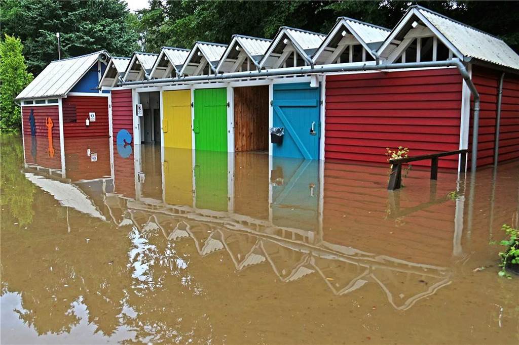 Live-Ticker zum Nachlesen: Die Entwicklungen zum Hochwasser in Schwerte Die braunen Fluten im Elsebad.