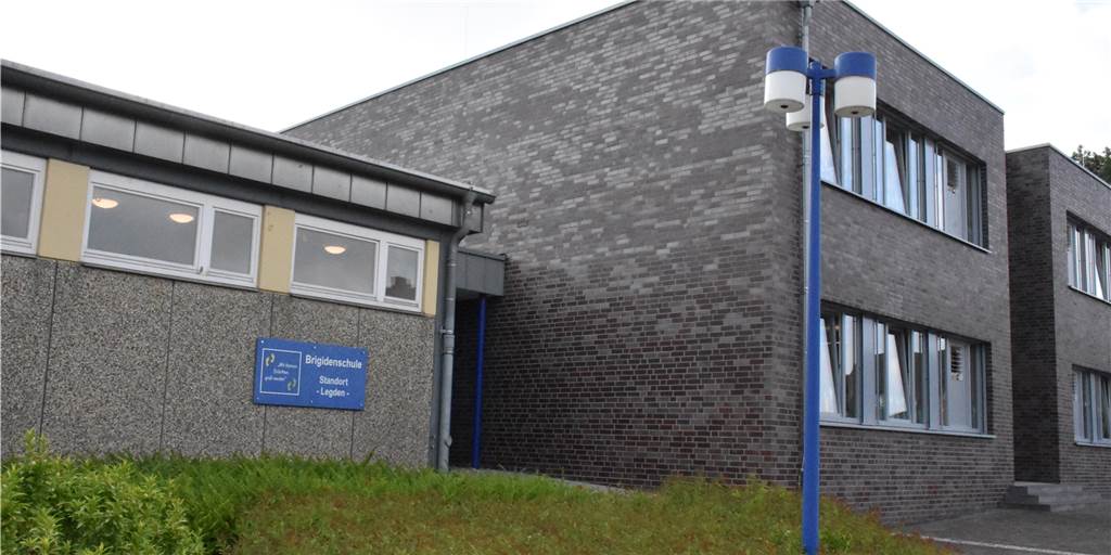 Konkrete Planungen für die Fünfzügigkeit liegen vor Die Bridigenschule soll fünfzügig werden. Dafür sind bauliche Veränderungen notwendig. Unter anderem soll der linke Gebäudeteil an der Wibbeltstraße durch einen Neubau ersetzt werden, der baugleich mit dem rechten Gebäudeteil ist.