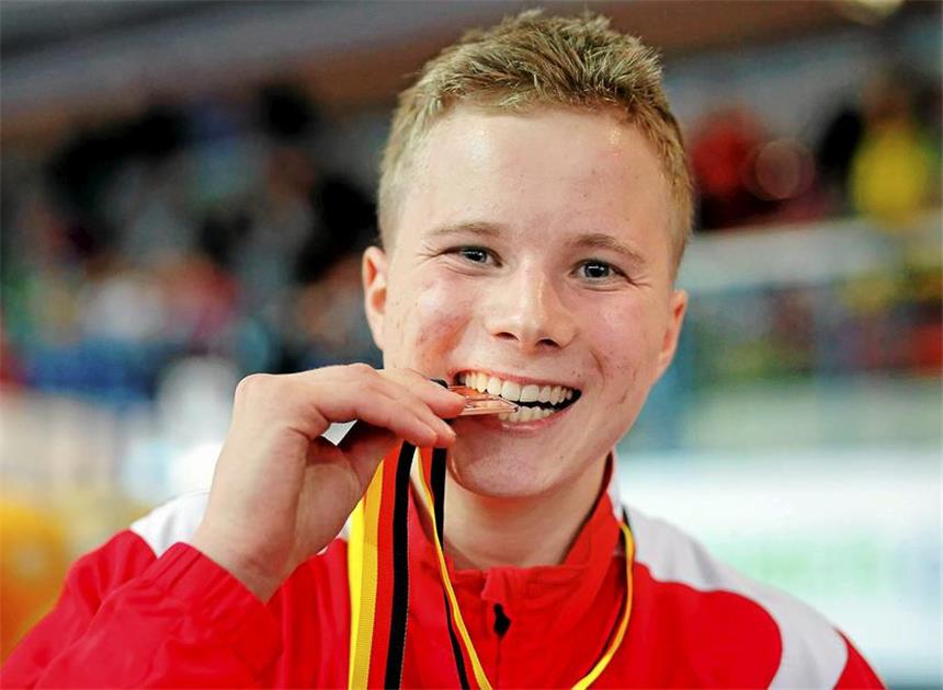 Leif Gunkel ist talentierter Langstreckler der LG Olympia Die Bronzemedaille ist bissfest: LG Olympias Nachwuchsläufer Leif Gunkel.
