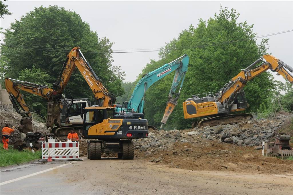Die Brücke an der B58 ist Geschichte. Jetzt stehen hier im Bereich des Kapellenweges noch allerhand Arbeiten an.