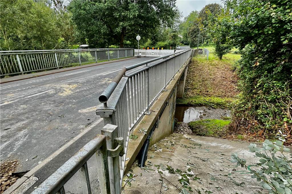 Grotenbachstraße unterspült: Vollsperrung wird bald aufgehoben Brücke Grotenbachstraße, Rüpingsbach, Dortmund-Hombruch