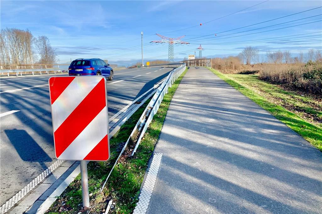 Rote werden grüner: SPD will Radverkehr im Dortmunder Süden ausbauen Die Brücke über die B1 ist neu, Radwege sucht man vergebens.