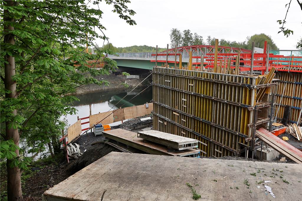 Lippe-Brücke zwischen Bergkamen und Werne wird wochenlang gesperrt Die Brücke über die Lippe wird derzeit komplett neu gebaut. Laut Zeitplan sollen die Arbeiten in diesem Jahr abgeschlossen werden.