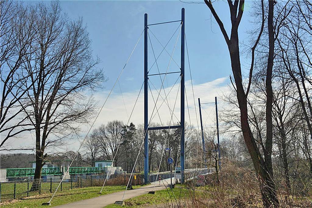 Halterns marode „Blaue Brücke“ hat keine Doppelgänger, aber viele Macken Die Brücke verbindet die Stadt mit dem See, für Fußgänger und Radfahrer war sie von 2006 bis 2020 offen.