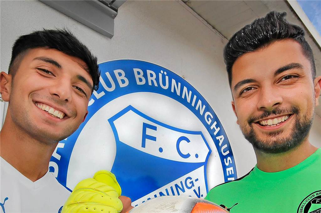 Türkspor Dortmund erhält die Abmeldung eines Spielers aus Amerika Die Brüder Kerim und Muhammed Acil (rechts) spielen in der kommenden Saison nicht mehr zusammen bei Türkspor.