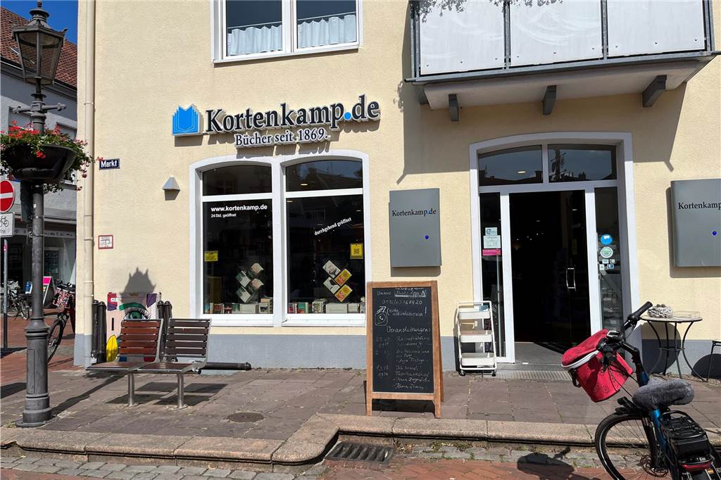 Kulturpass in Haltern: Veranstaltungen, Konzerte und Bücher im Überblick Die Buchhandlung Kortenkamp am Marktplatz in Haltern.