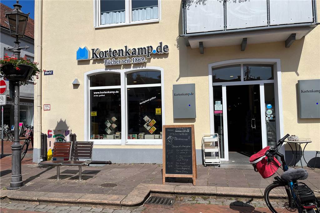 Sie weckt Leselust: Anne Heine-Hagen ist die Unternehmerin des Jahres 2023 Außenansicht Buchhandlung Kortenkamp