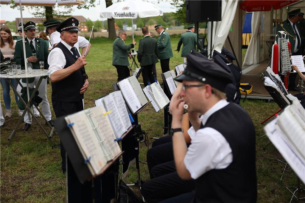 Die Bürgerschützengilde Selm-Beifang hat ihr Sommerfest mit Auschmarsch und Gipsvogelschießen gefeiert.