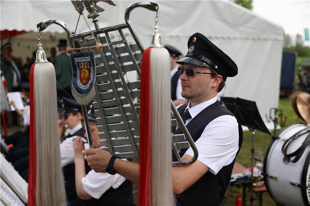 Die Bürgerschützengilde Selm-Beifang hat ihr Sommerfest mit Auschmarsch und Gipsvogelschießen gefeiert.