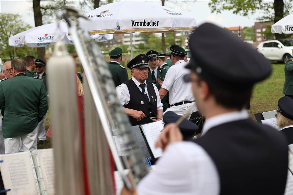 Die Bürgerschützengilde Selm-Beifang hat ihr Sommerfest mit Auschmarsch und Gipsvogelschießen gefeiert.