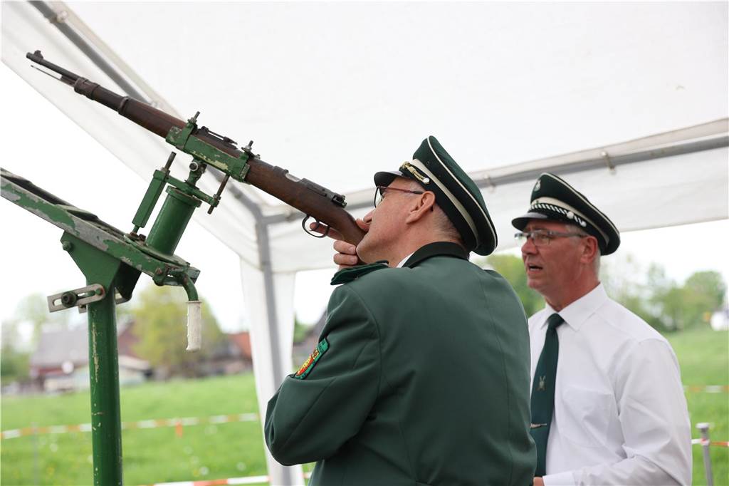 Die Bürgerschützengilde Selm-Beifang hat ihr Sommerfest mit Auschmarsch und Gipsvogelschießen gefeiert.